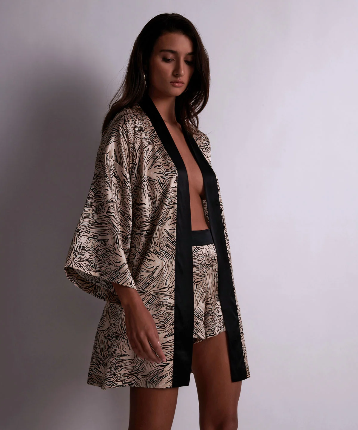 Smocky Night Kimono Féline - Image 2